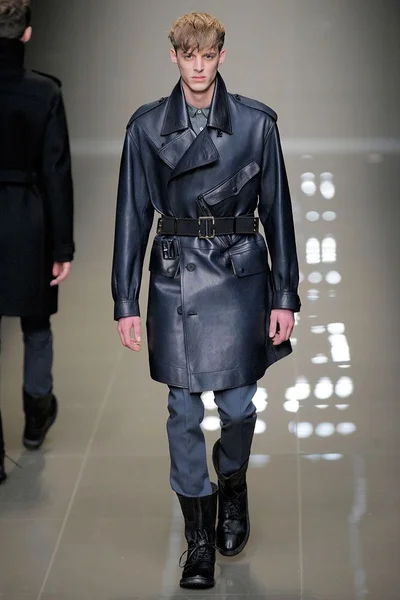Look 25
